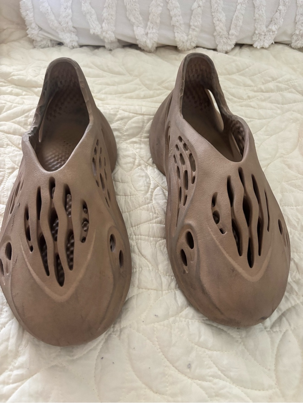 Authentic Yeezy Foam Clog in Taupe size 8